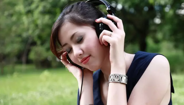 Why you must use earphones sparingly