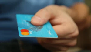 Why is it important to find a credit card with a lower APR